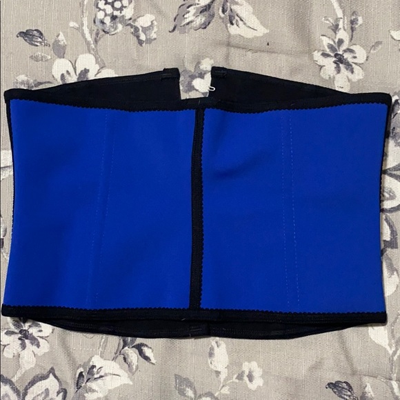 Latex waist trainer - Picture 2 of 3